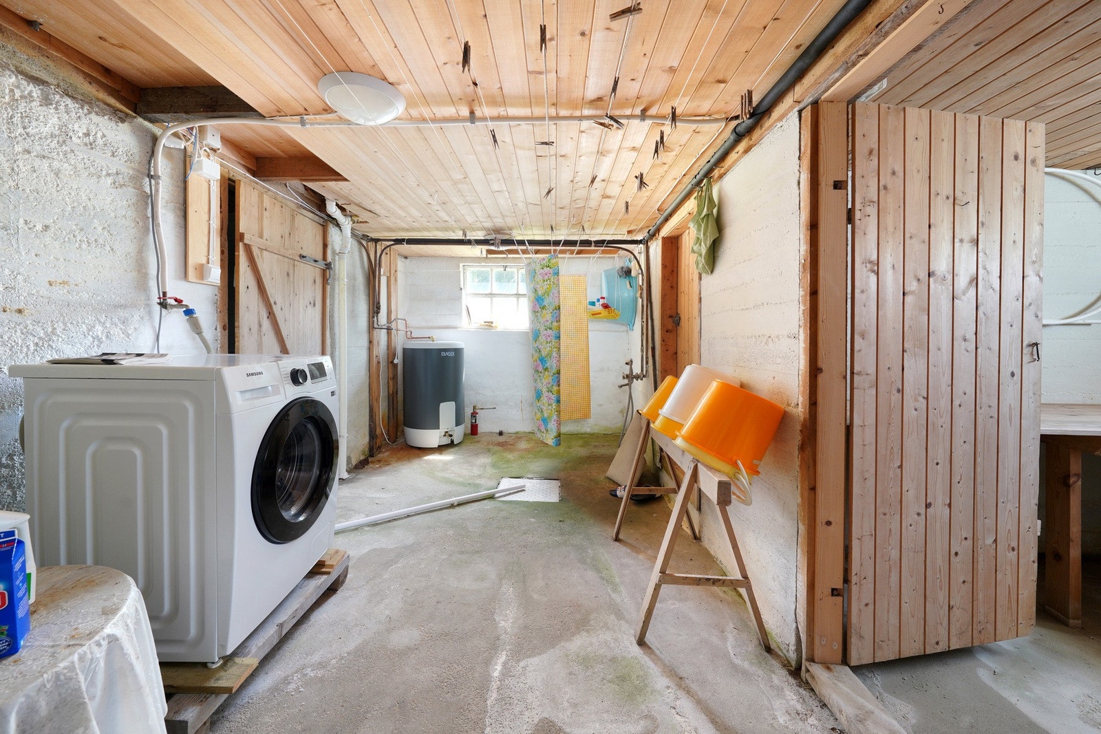 Varmtvannsbereder og dusj Galleribilde