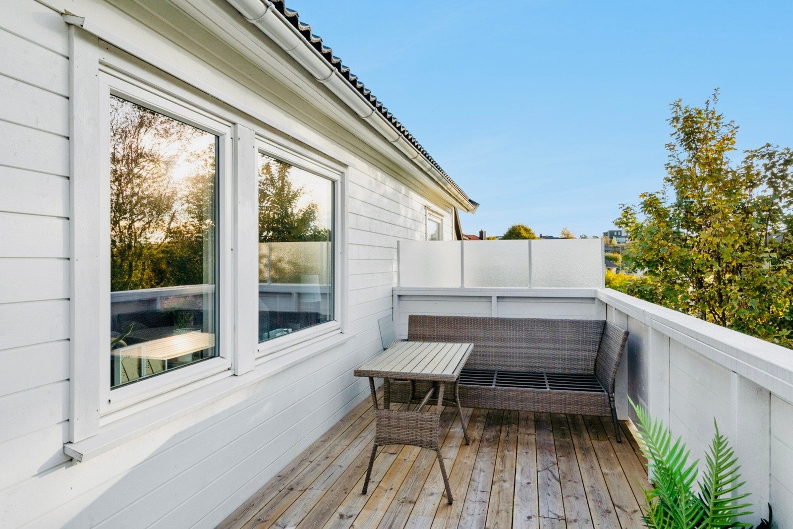 Her kan du nyte solen og utsikten relativt skjermet. Galleribilde