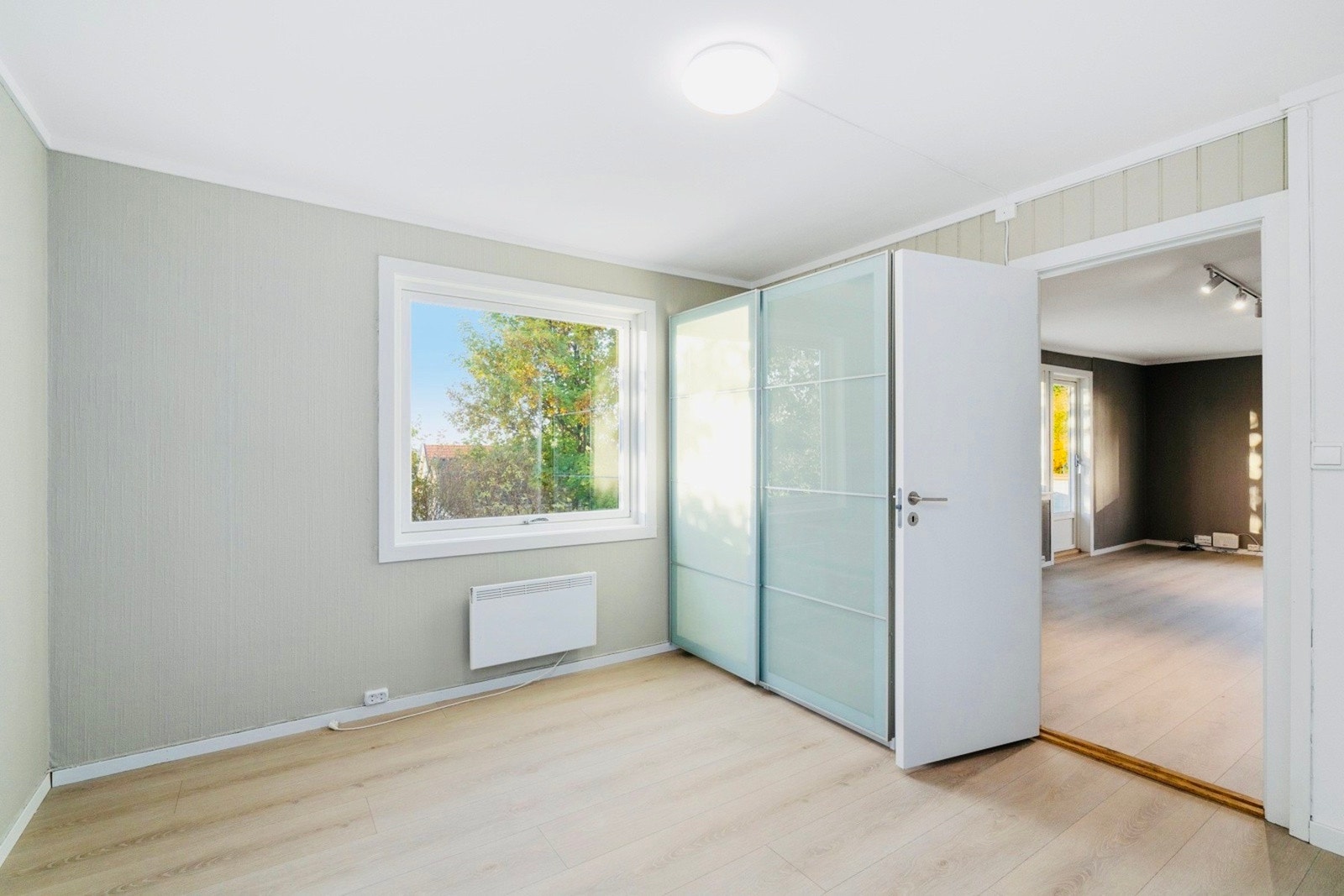 Hovedsoverommet i leiligheten i 1. etasje. Galleribilde