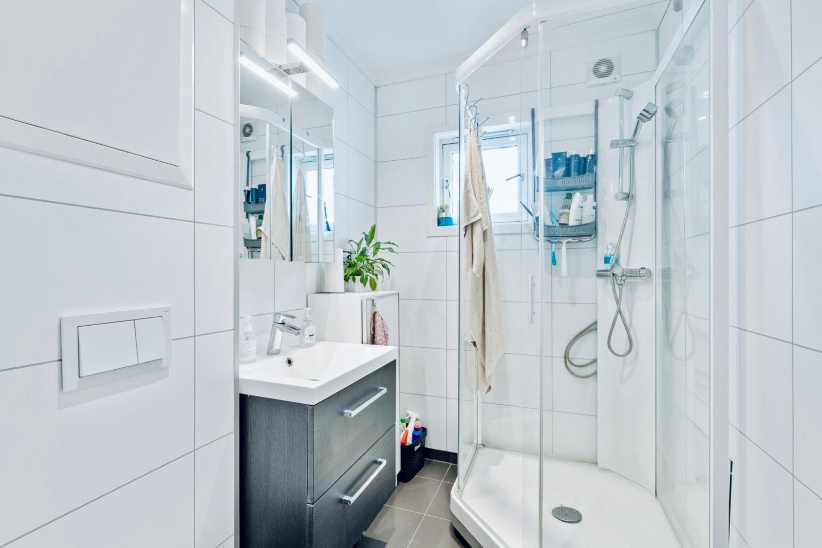 Badet fikk et løft i 2018 med nye baderomsplater og innredning. Galleribilde