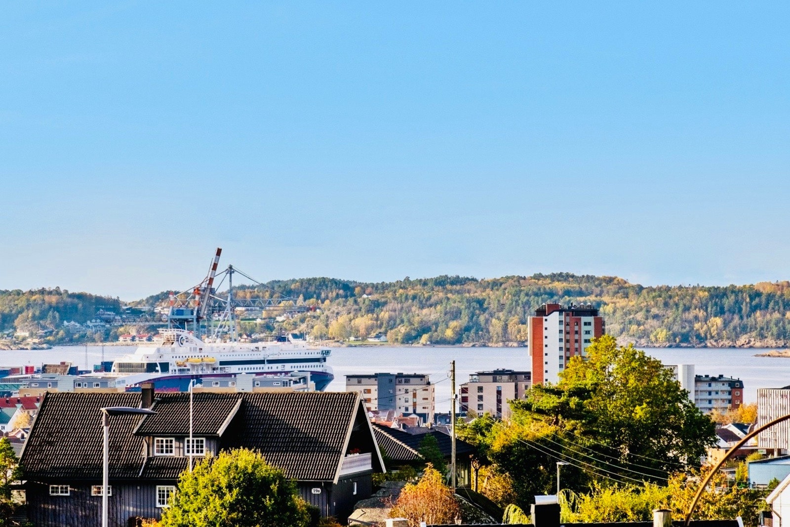 Fra leilighetene har du fin sjøutsikt. Galleribilde
