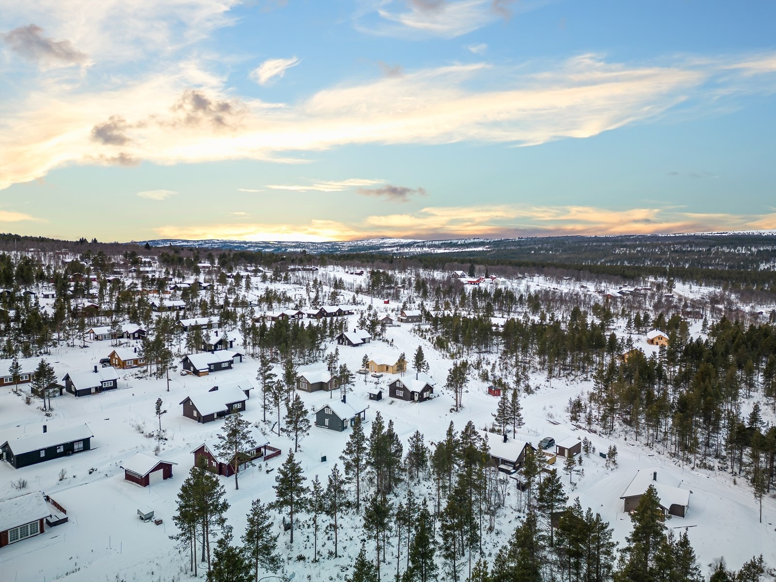 Om sommeren myldrer det av liv i Rørosgatene, og setergrender i regionen byr på konserter og arrangement. Galleribilde