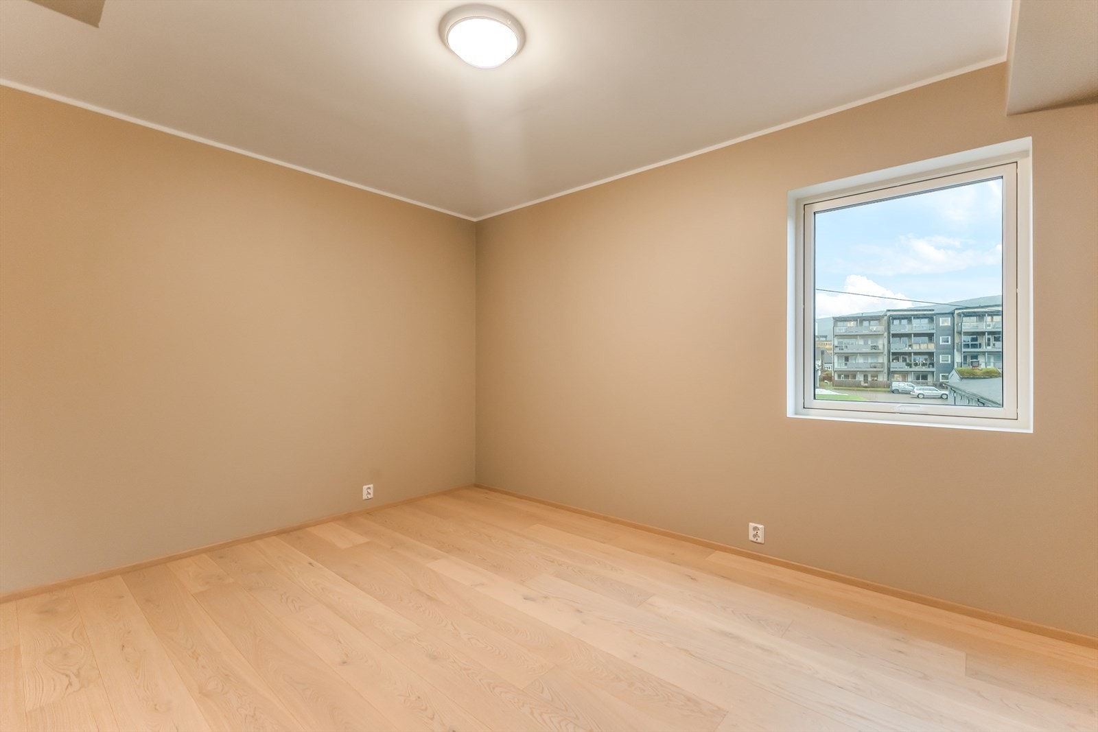 Soverom 2. Det er også en innvendig bod/teknisk rom for lagring i leiligheten. Galleribilde