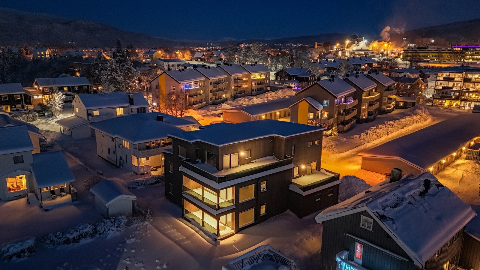 Svært attraktiv beliggenhet med høy, byggeteknisk standard! Galleribilde