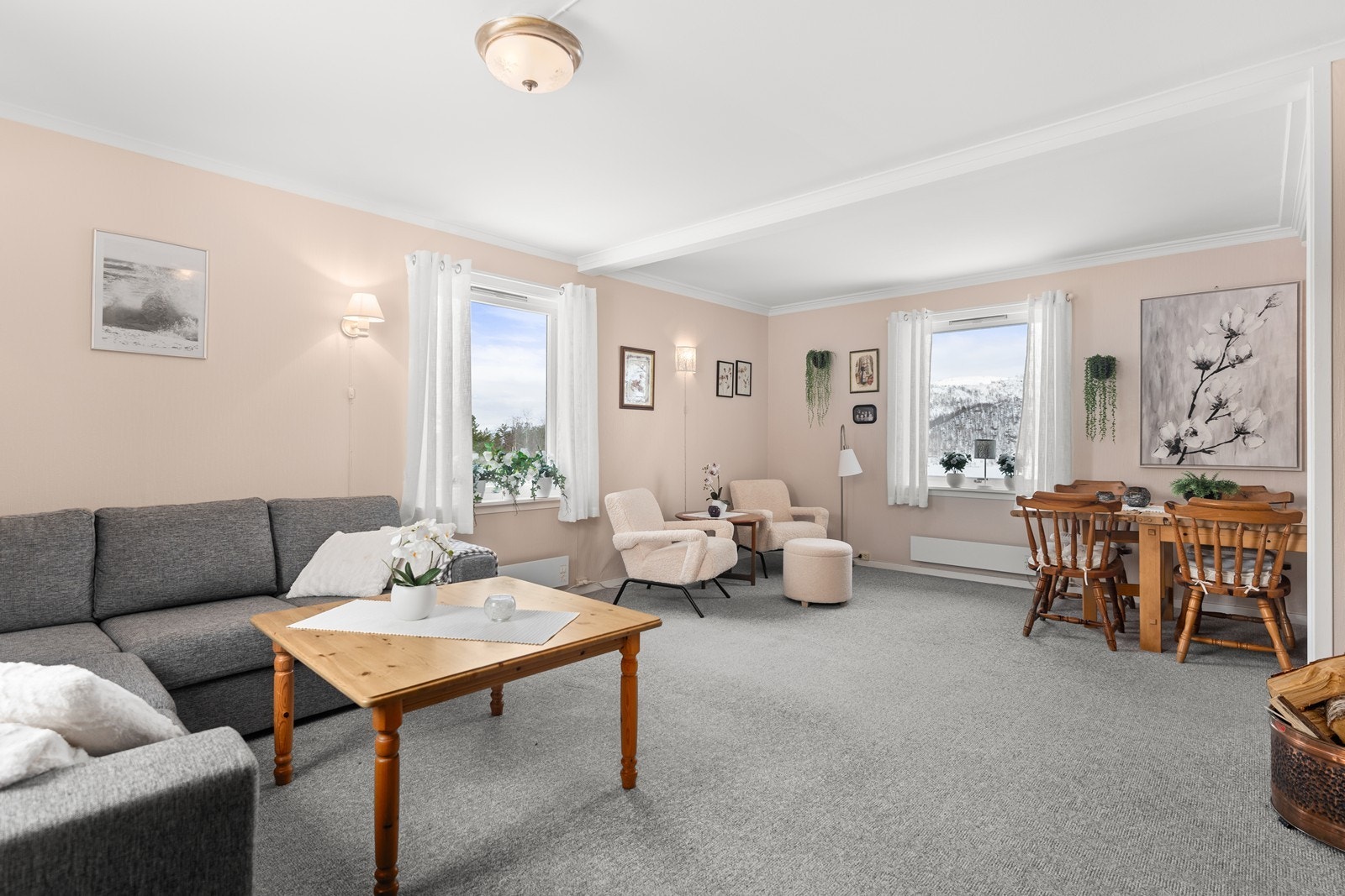 Fra stuen har man flott utsikt. Galleribilde