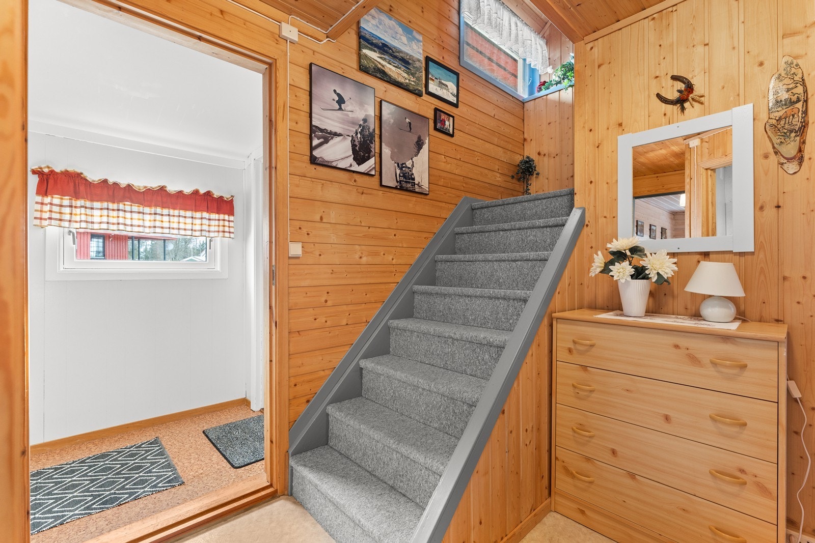 Fra gang mot vindfang. Galleribilde