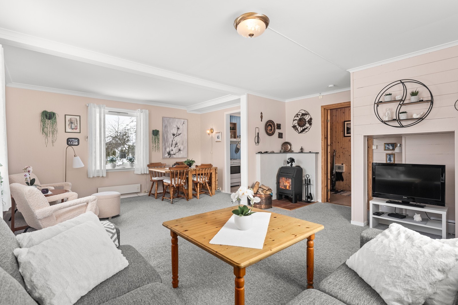 Vedovn for oppvarming. Galleribilde