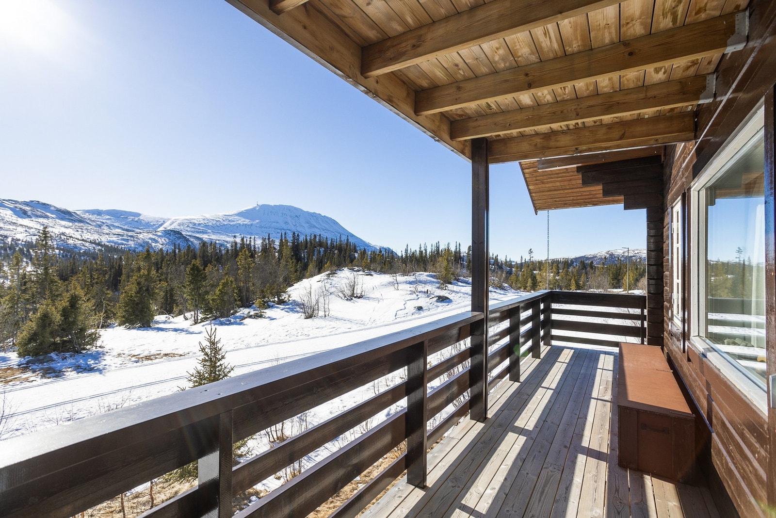 PrivatMegleren Telemark v/ Janne Berner-Mediaas har gleden av å presentere Kvitåvatnvegen 452. Arealeffektiv selveierleilighet med prima beliggenhet! Galleribilde