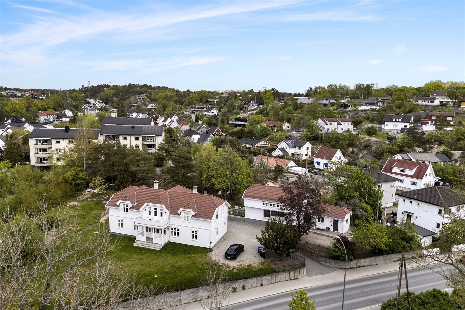 Kniple Gård ble i 2022 totalrehabilitert, hvor hovedhuset nå består av to leiligheter, mens denne boligen var et opprinnelig vognskjul, som er gjort om til en enebolig. Galleribilde