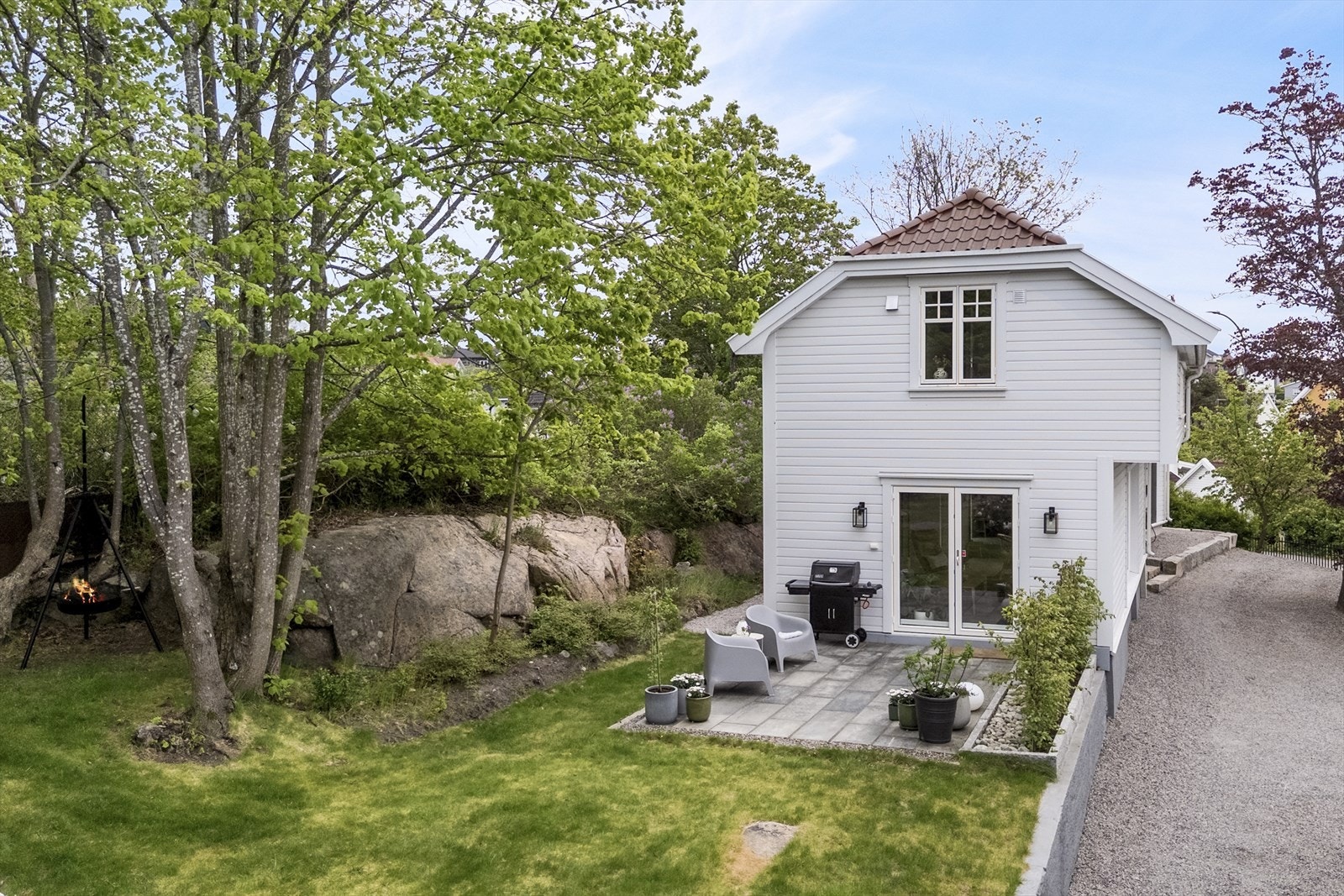 "Vognskjulet" ble bygd om til enebolig, hvor det aller meste har blitt skiftet ut og oppfyller dagens standard. Ifølge utbygger er det kun noe bæring på to sider av huset/ tak som er av opprinnelig dato. Galleribilde