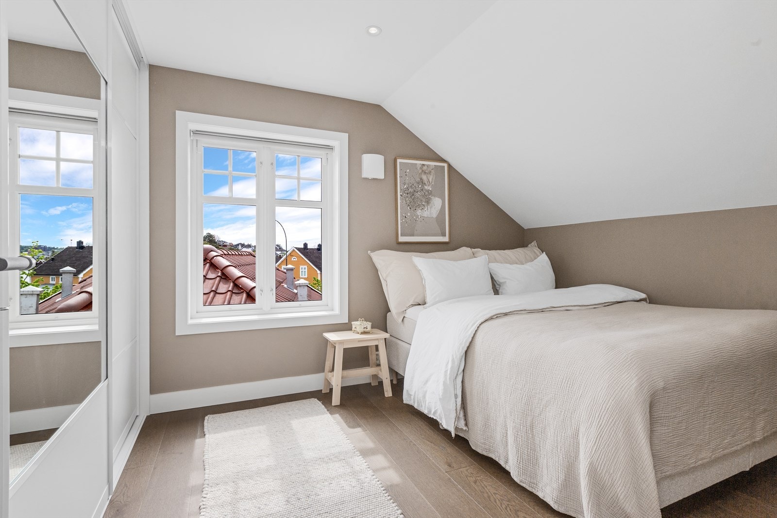 Soverom 2 vendt mot byen, med flott utsikt Galleribilde