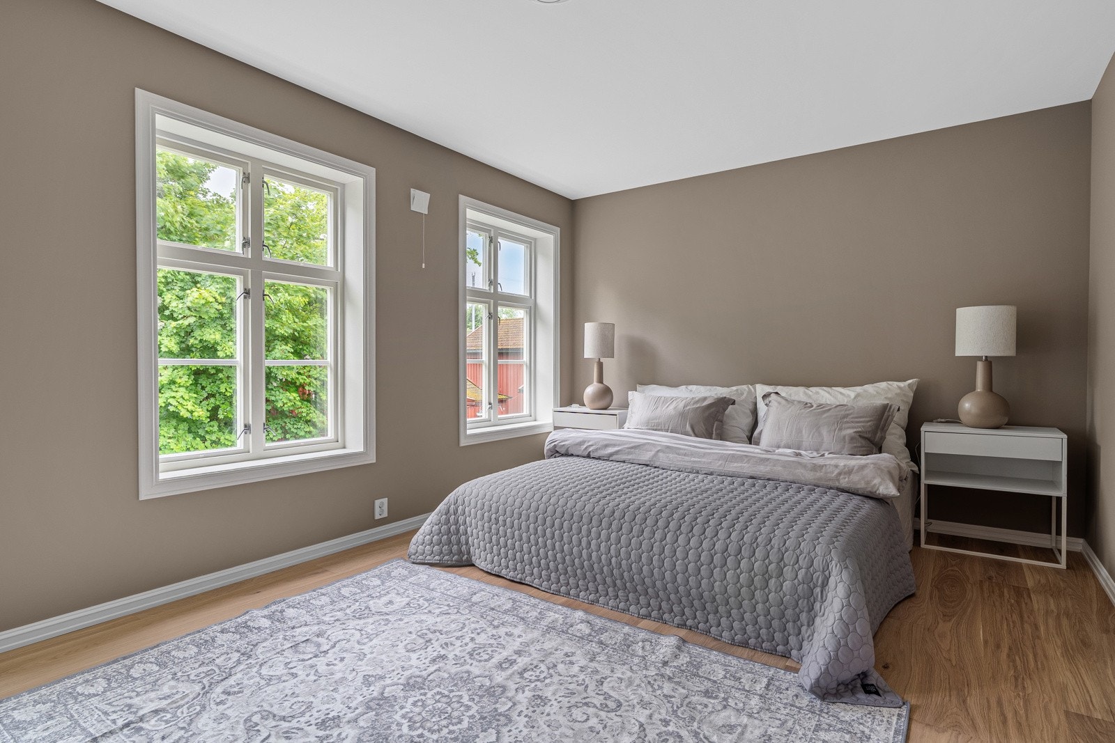 Boligen har 4 romslige soverom målt til 10,5, 9, 17 og 7,5 kvm. Galleribilde