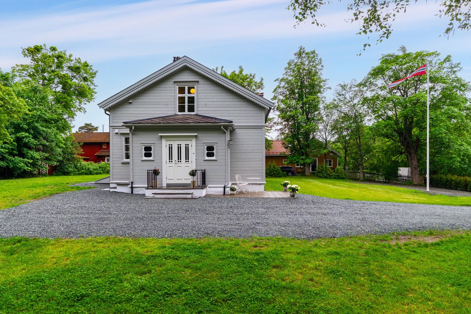 Biloppstillingsplasser på egen tomt. Galleribilde