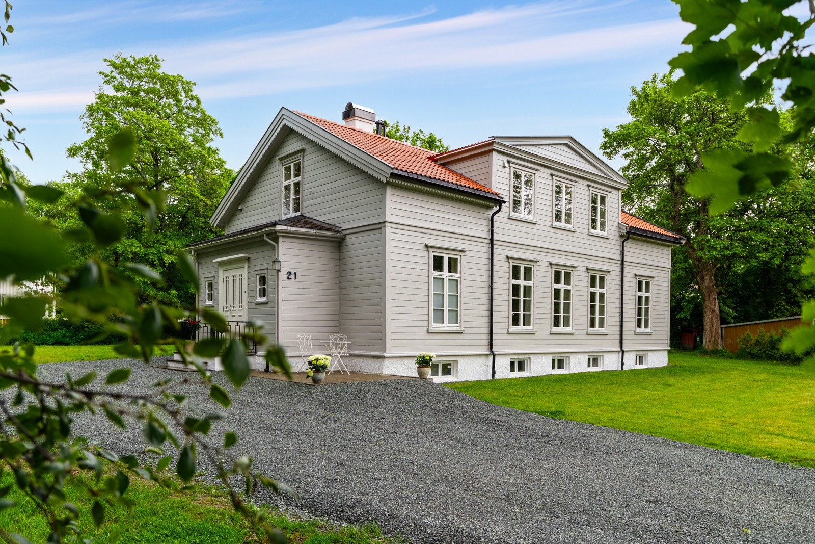 Fasaden er restaurert med stor omtanke for å bevare sin opprinnelige og ærverdige karakter. Galleribilde