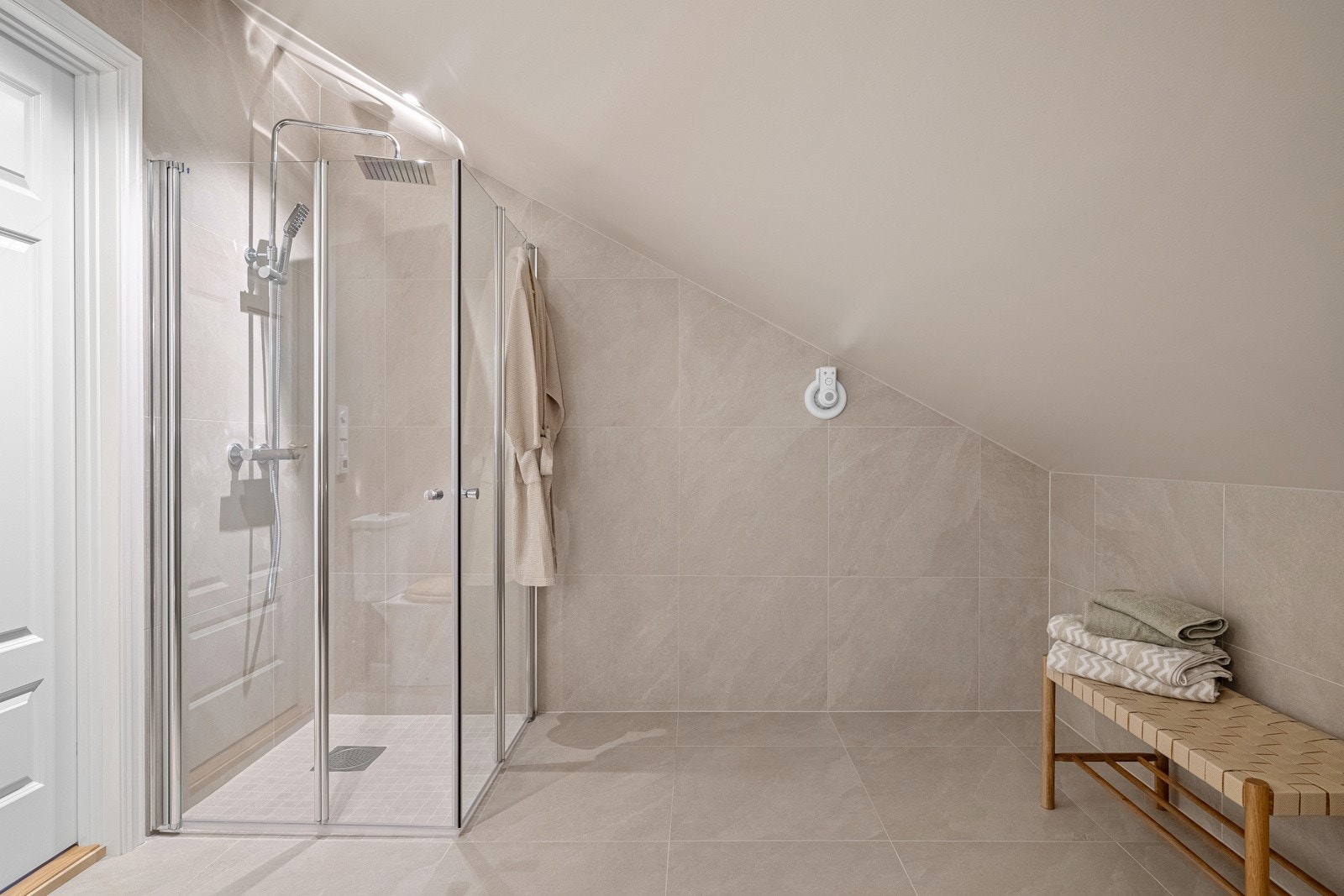 Behagelig gulvvarme er selvsagt installert på badet. Galleribilde