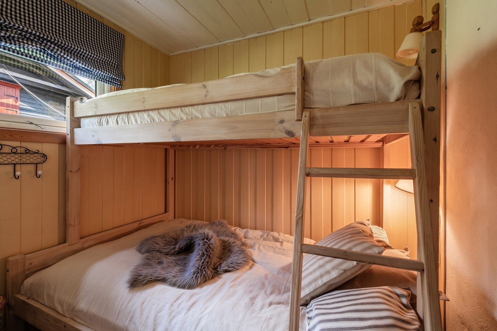 Soverom 4 med familiekøye. Inngang via soverom 3. Galleribilde