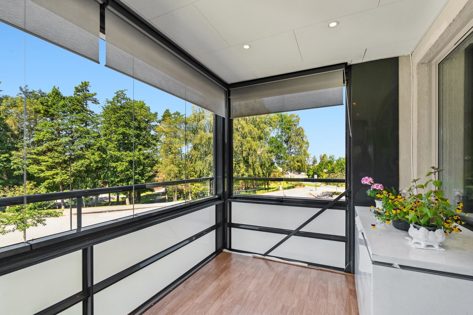 Her er det god plass til å møblere for å skape en hyggelig uteplass. Galleribilde