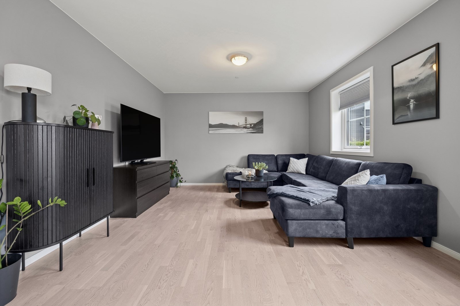 Velkommen til Molteveien 10.
Molteveien 10 er en meget koselig og romslig leilighet som bør sees! Galleribilde