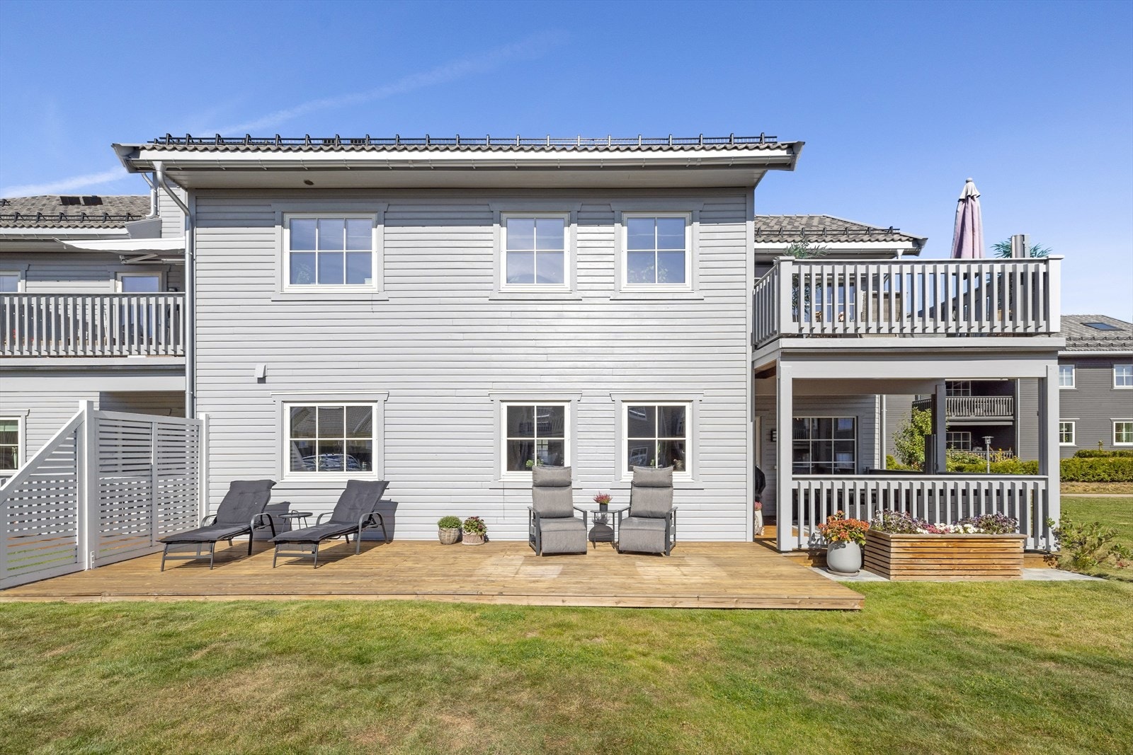 Stor og fin uteplass, perfekt på sommeren! Galleribilde