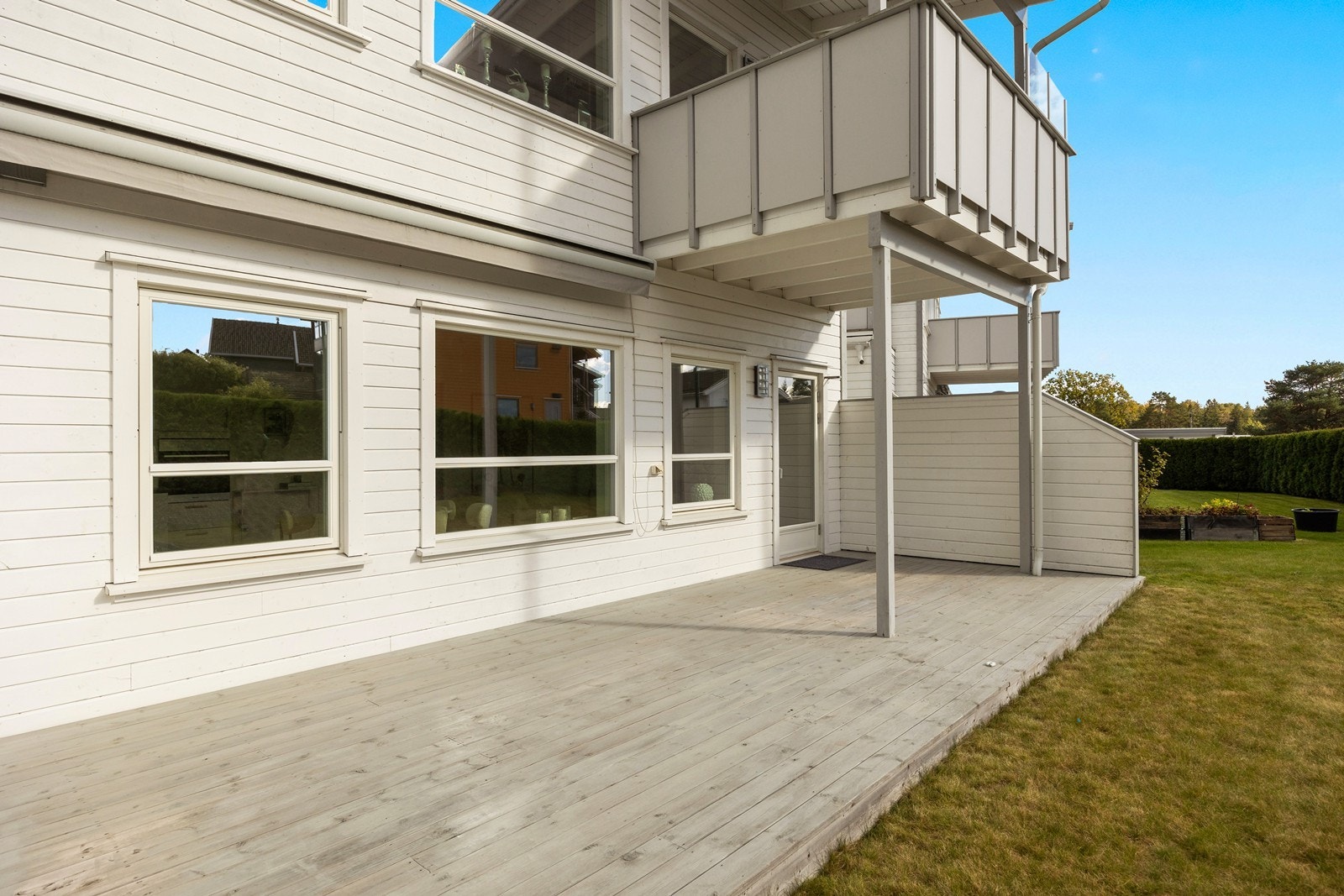 Luftig og vestvendt markterrasse med gode solforhold Galleribilde