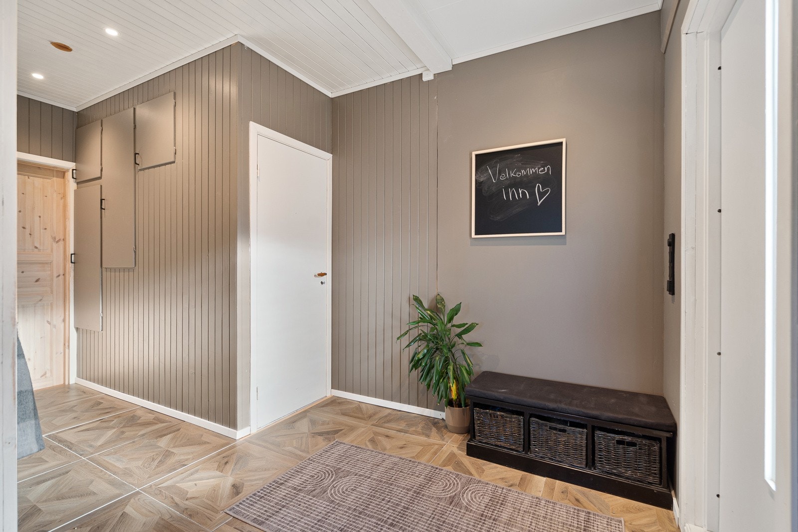 Her er det lagt varmekabler og fliser. Det er også god takhøyde! Galleribilde