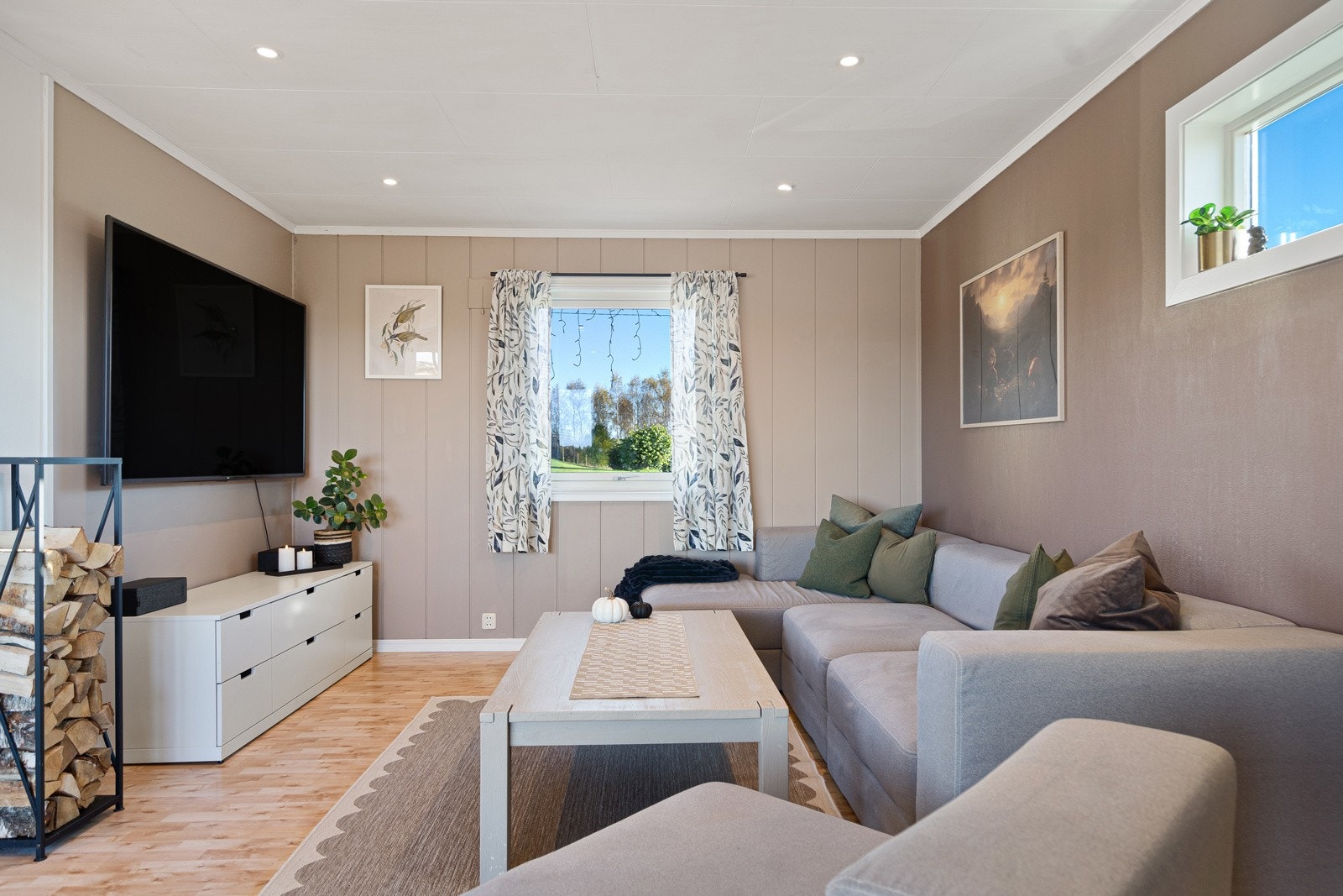 De fleste vinduene i denne etasjen er av nyere dato Galleribilde