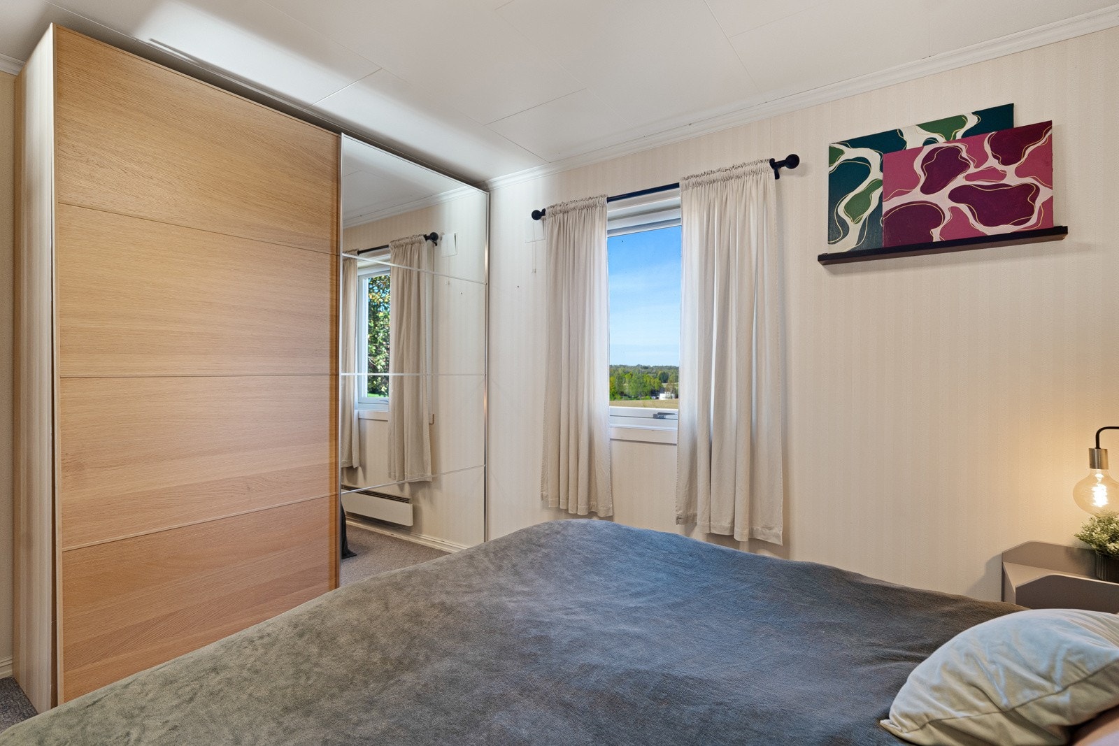 God garderobe på hovedsoverommet Galleribilde