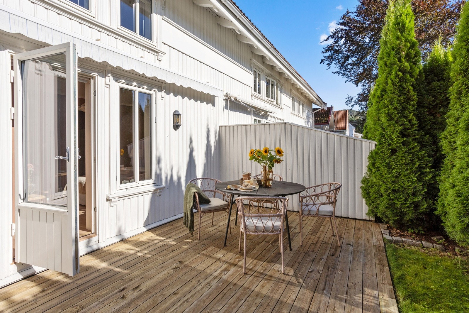 Koselig uteplass som ligger skjermet. Galleribilde