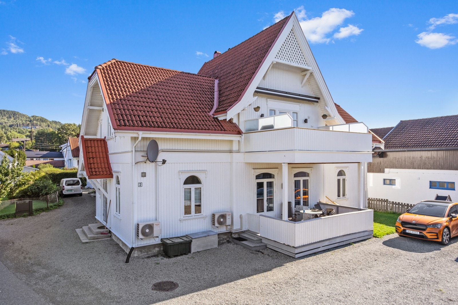 Fasaden mot gårdsplass/parkering Galleribilde