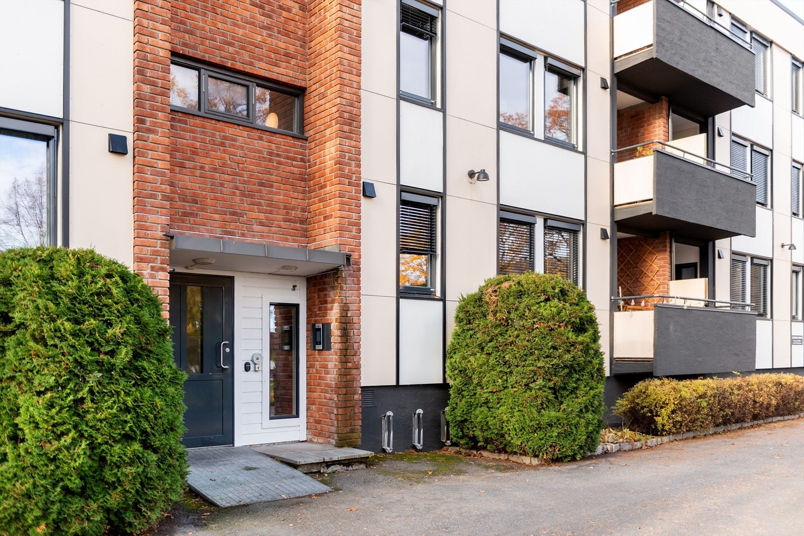 Felles inngangsparti med callanlegg. Galleribilde