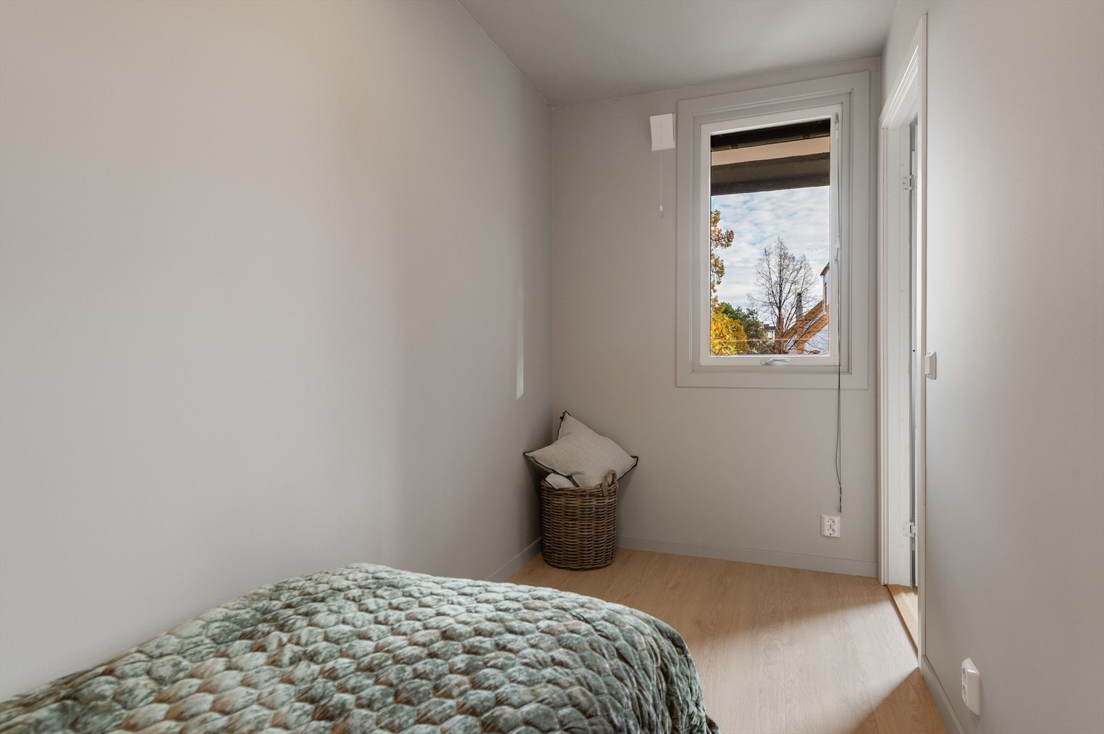 Plass til noe oppbevaringsmøbler. Det vil være smart å ha overskap på vegg for optimal plassutnyttelse. Galleribilde