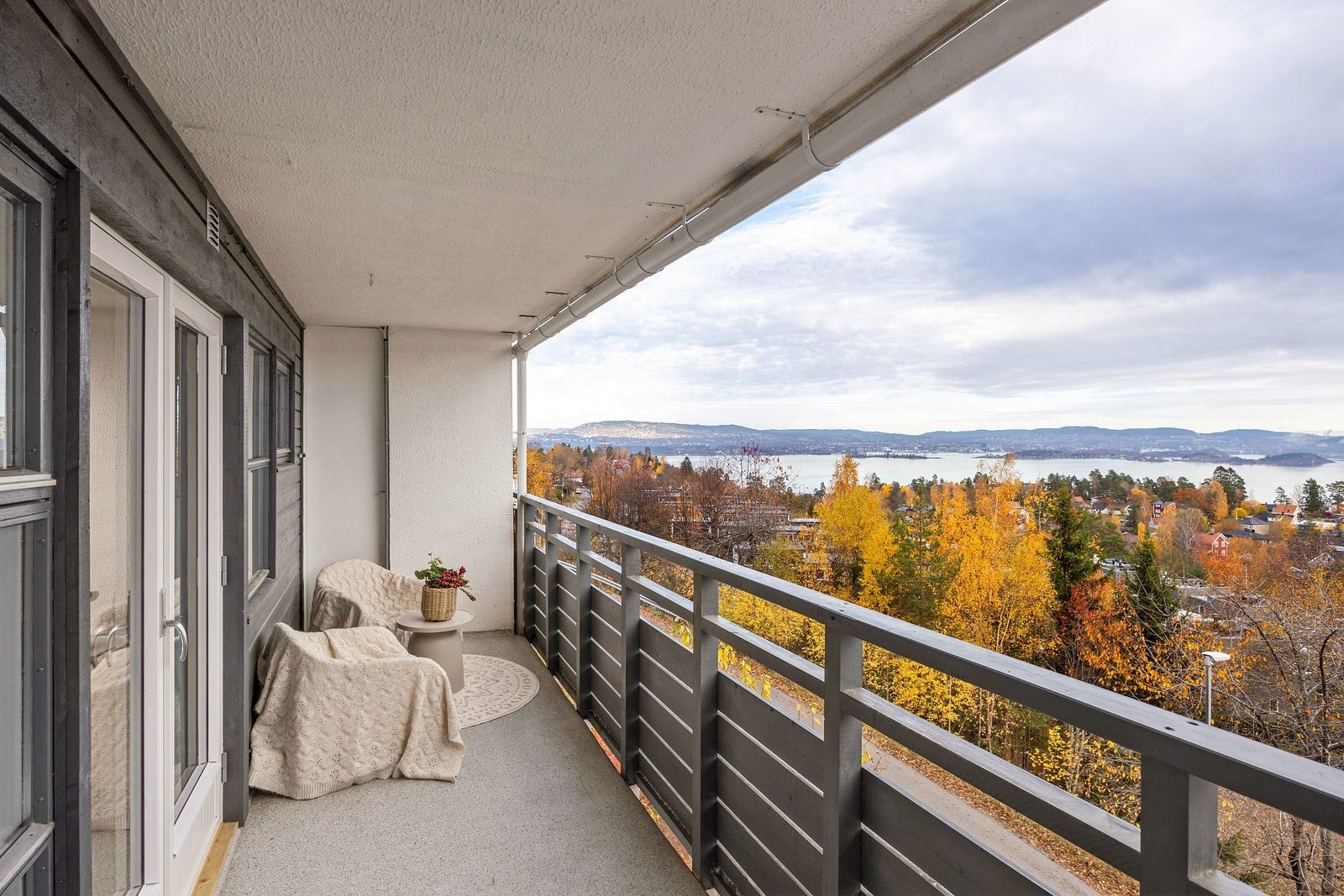 Fantastisk østvendt utsikt over Bunnefjorden og mot Oslo. Galleribilde