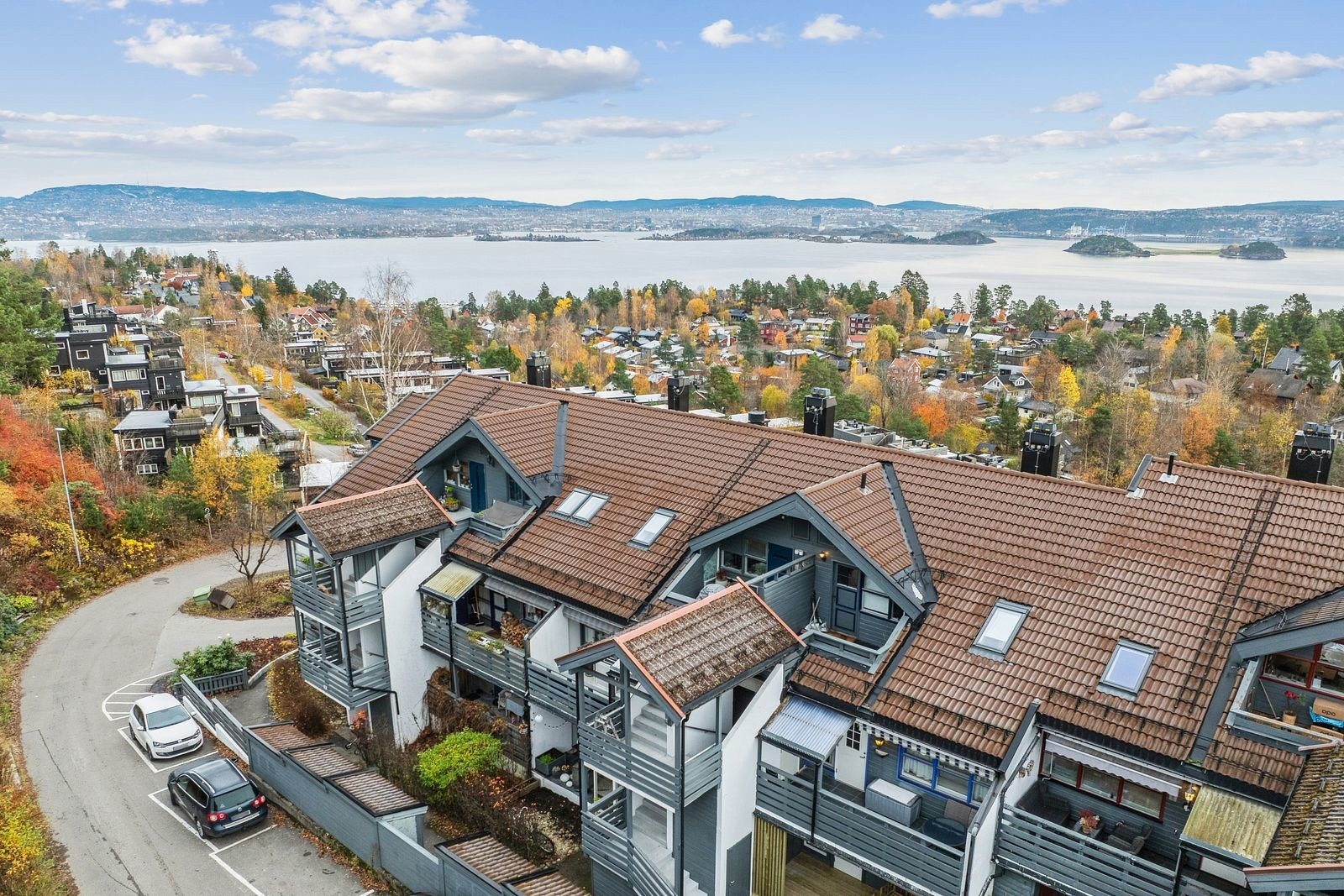 Sjønær og attraktiv beliggenhet sentralt på Nesoddtangen. Galleribilde