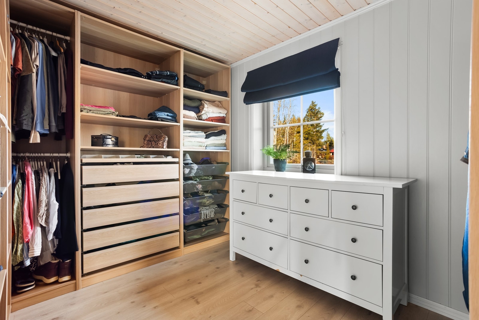 Soverom 1/ Walk-in Galleribilde