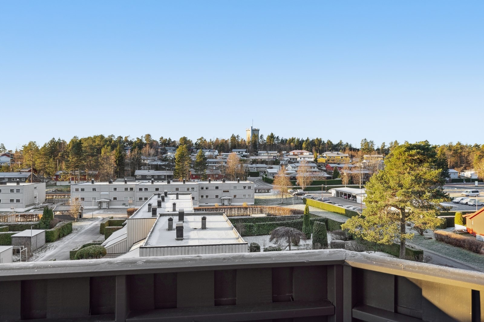 Fra verandaen er det fin utsikt mot omgivelsene. Galleribilde