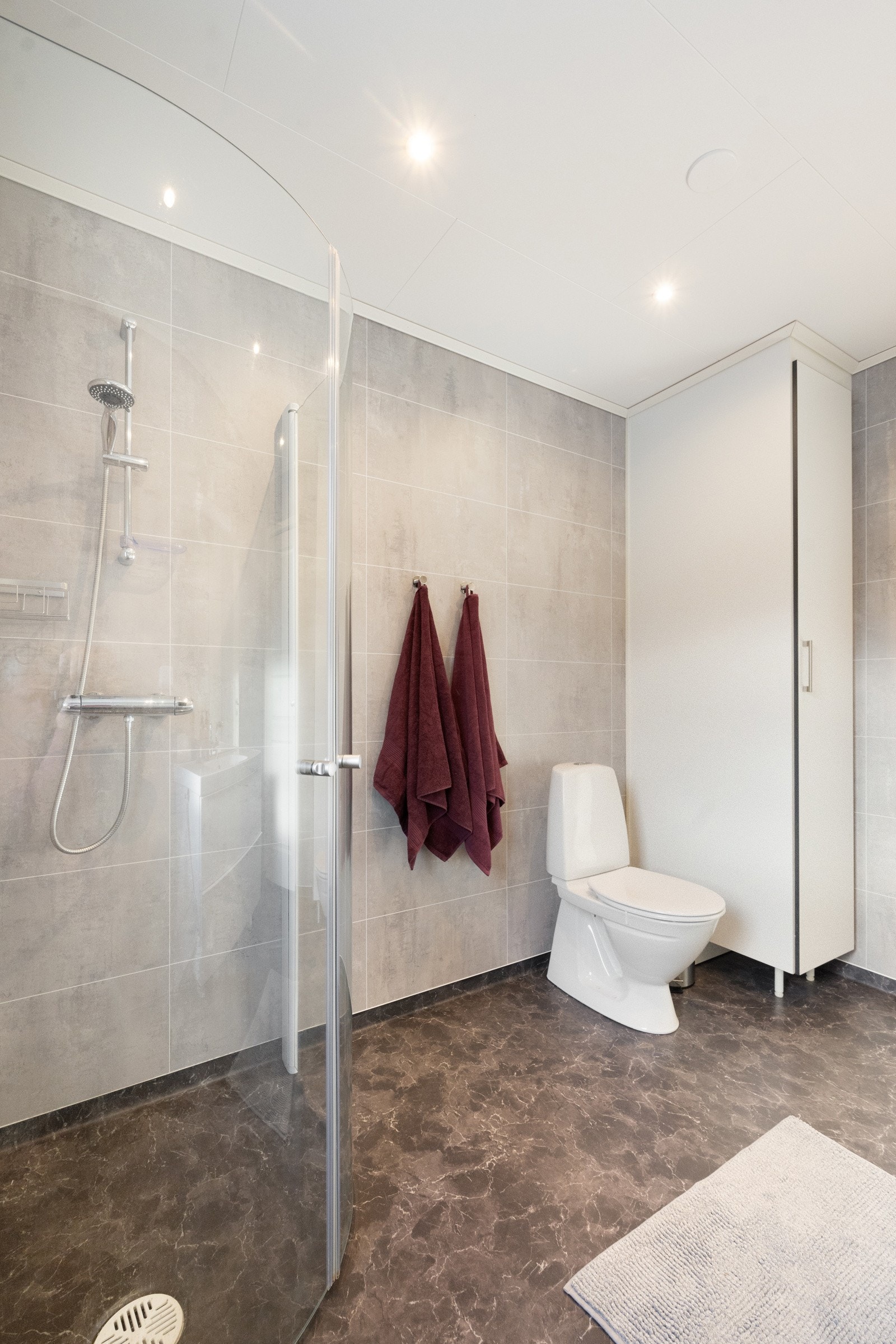 Oppvarming via varme i gulv. Galleribilde