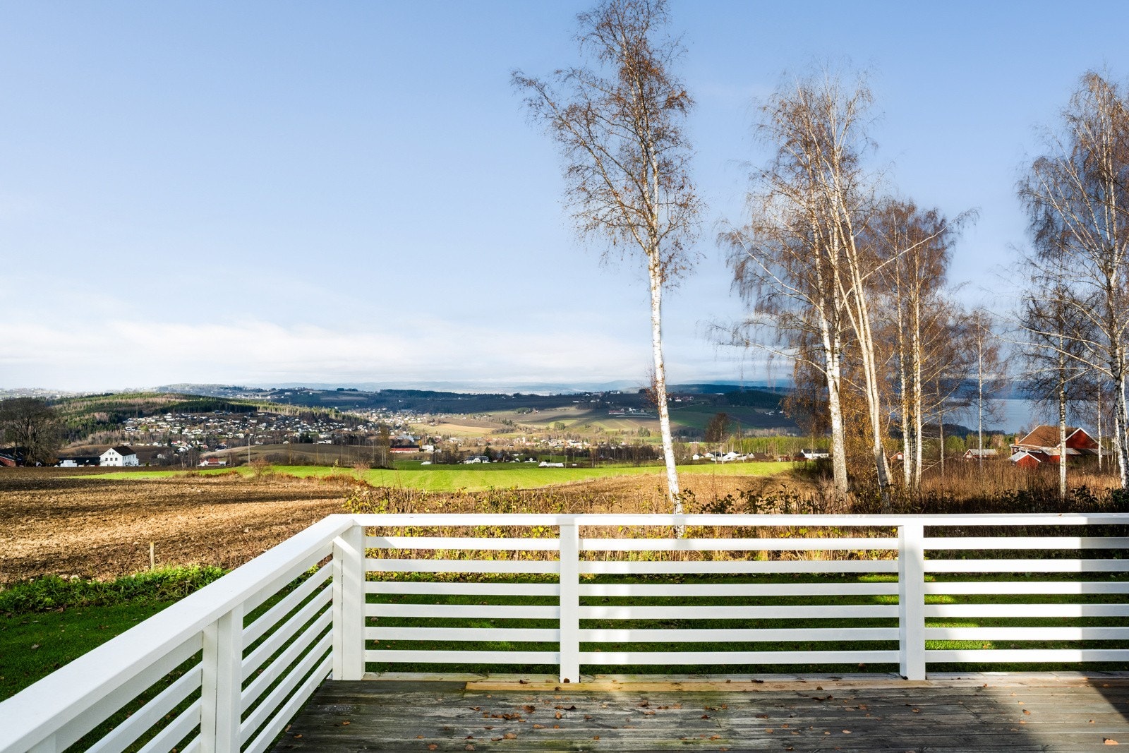 Du har kort vei til Totenåsen, som byr på flotte rekreasjonsmuligheter både sommer og vinter. Galleribilde