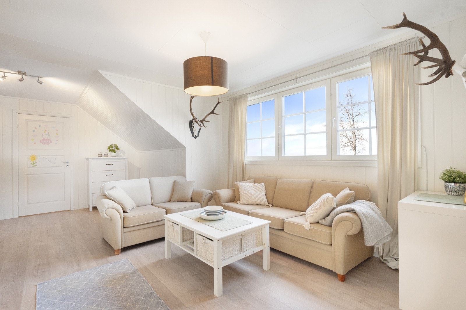 Den kan også benyttes som en privat sone for hjemmekontor eller gjester. Galleribilde