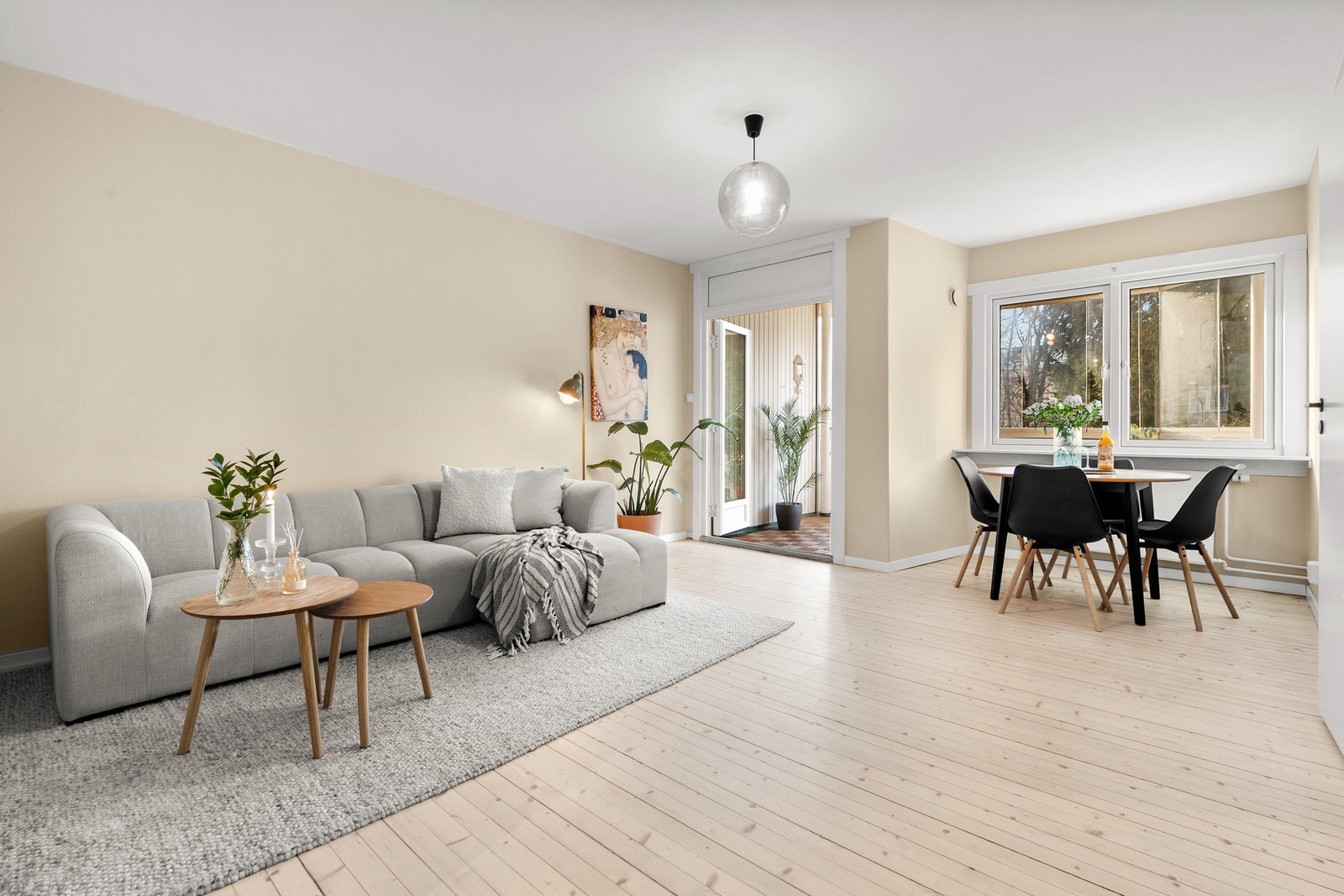 Houssam Ben Zrelli v/EIE Eiendomsmegling har gleden av å presentere Christoffer Hellums vei 19 - en stilfull og innbydende 3-roms leilighet med gjennomgående planløsning! Galleribilde