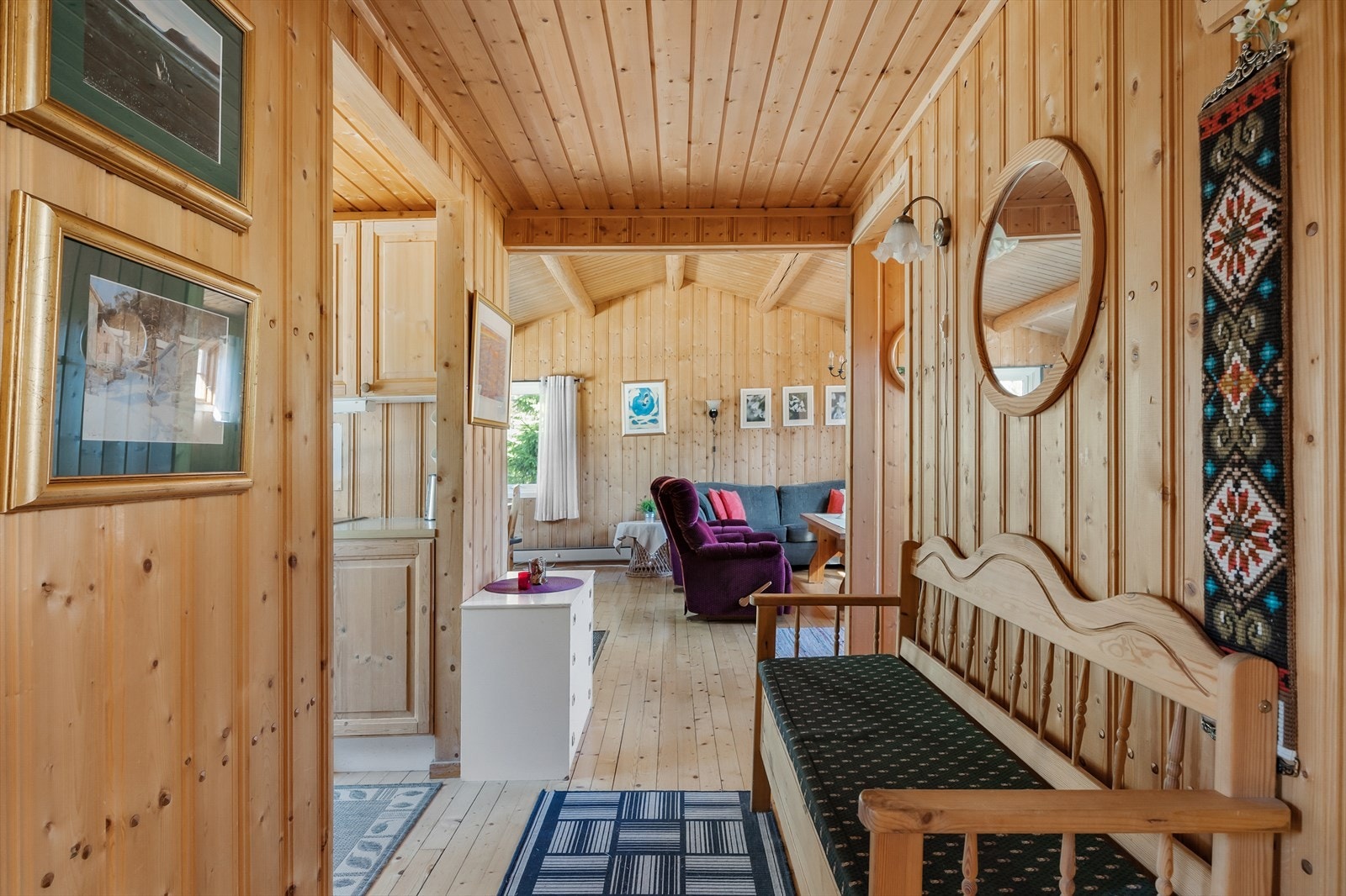 Hytten går over ett plan og har en god planløsning. Galleribilde