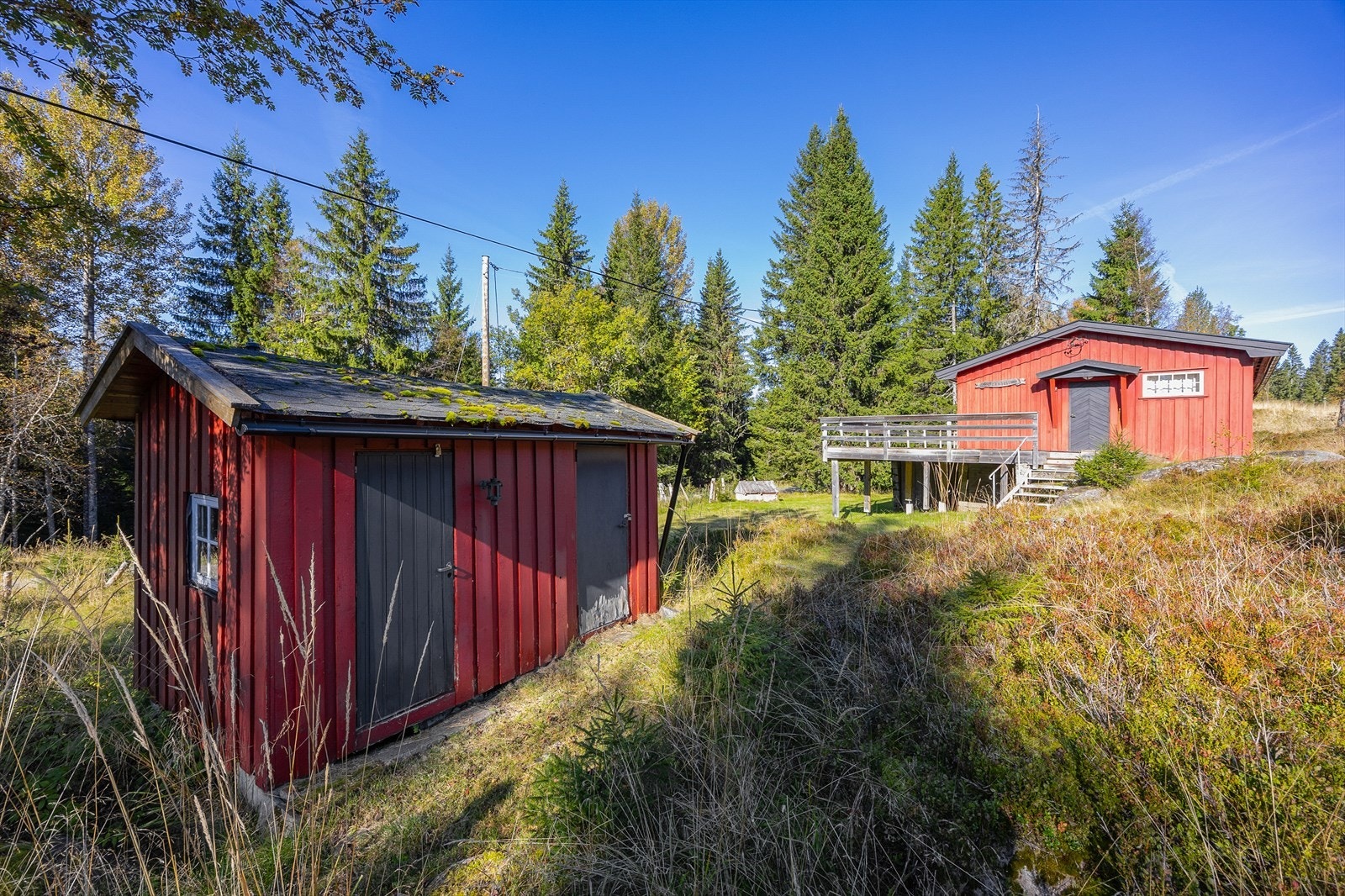 Eiendommen har en tomt på 1000m² med god boltreplass for hele familien. Galleribilde