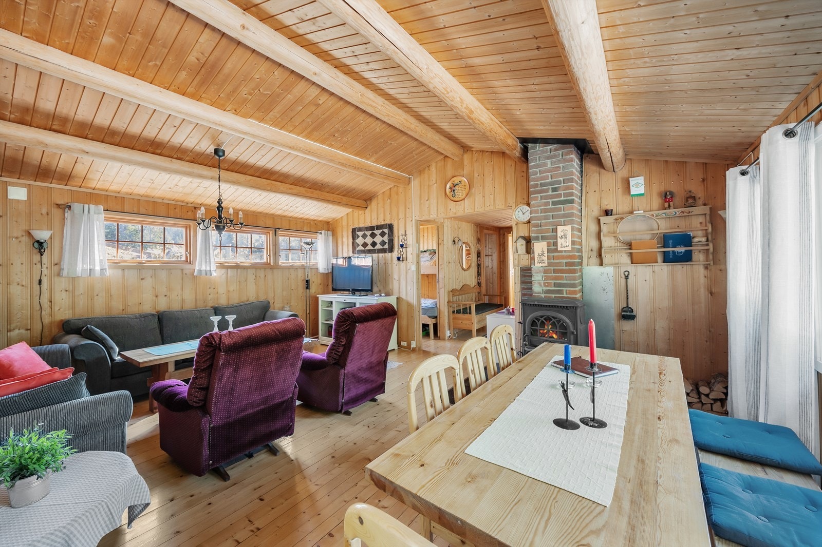 Det er god plass til et stort spisebord. Galleribilde