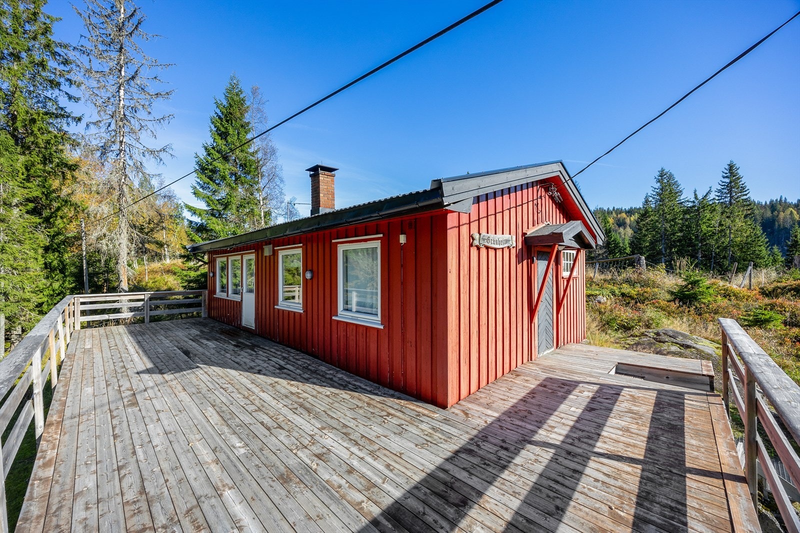 Terrassen utvider oppholdsarealet betydelig og gir gode forhold for uteliv. Galleribilde