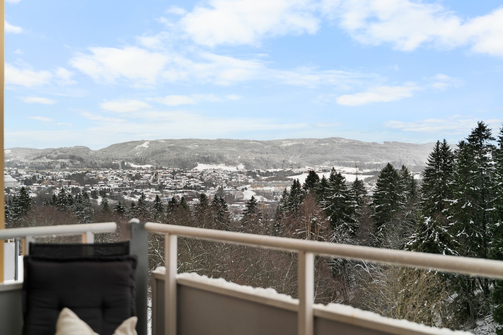 Her kan du nyte gode solforhold fra tidlig formiddag til langt ute på dagen om sommeren. Galleribilde