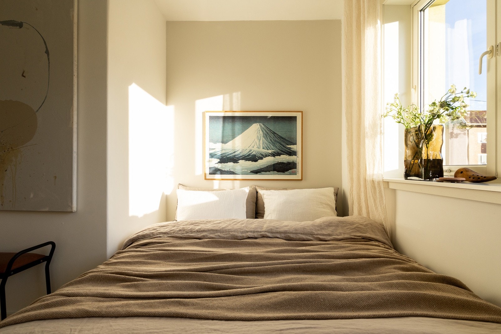 Hovedsoverommet har god plass til dobbeltseng samt oppbevaring. Galleribilde