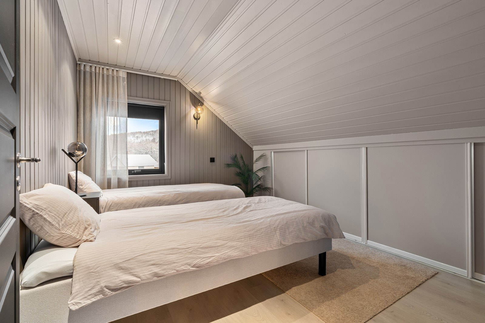 I boligens 2.etasje er det totalt 3 soverom av god størrelse.