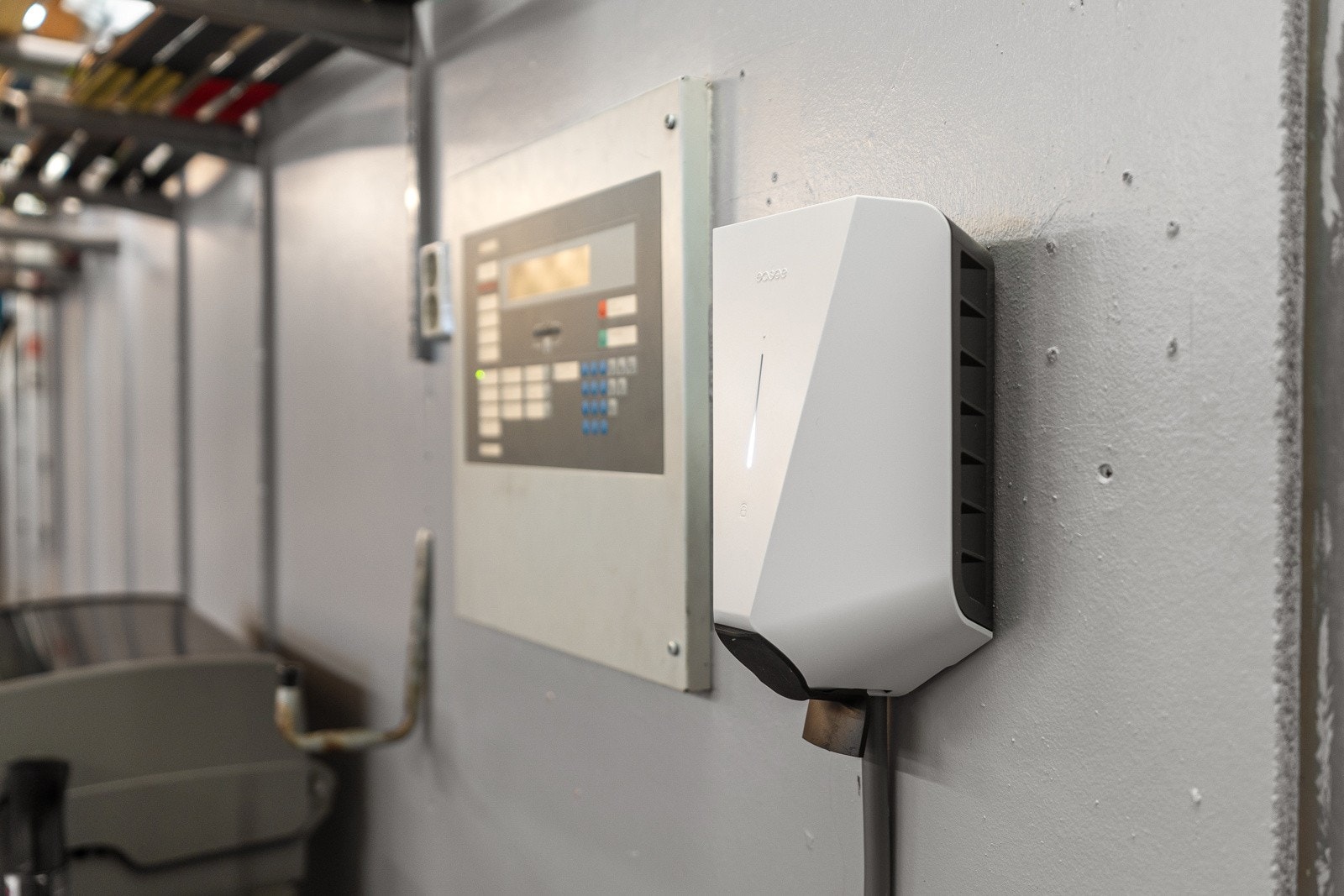 Her er det montert EL-billader.