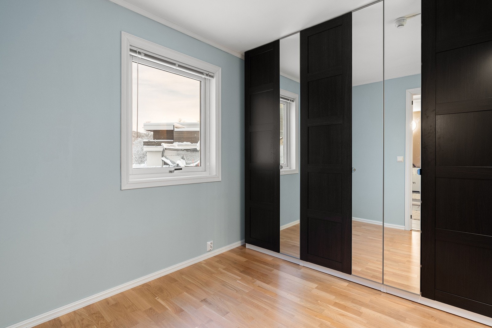 Rom som fint kan brukes til garderoberom, kontor eller lekerom.