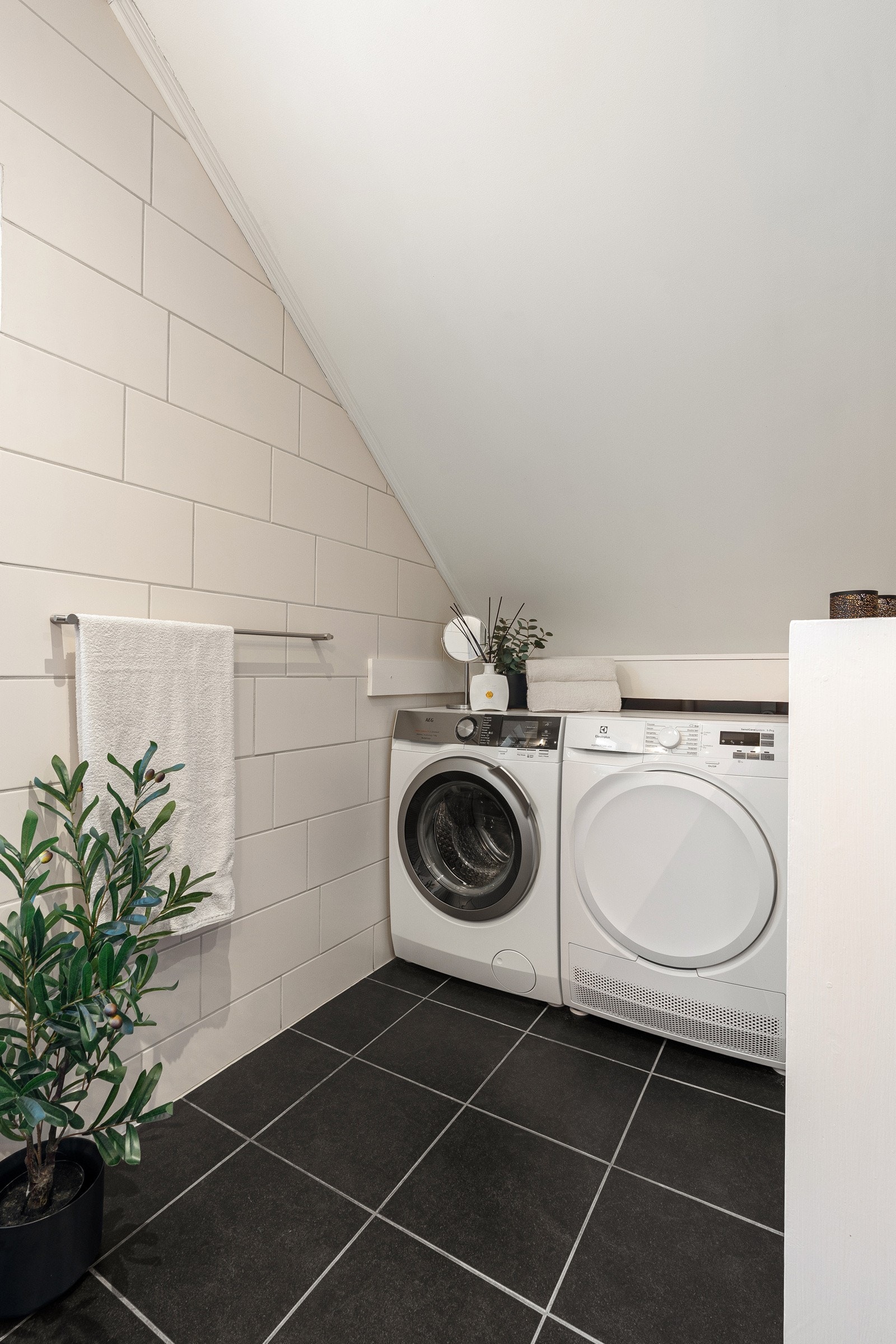 Opplegg til vaskemaskin og tørketrommel.