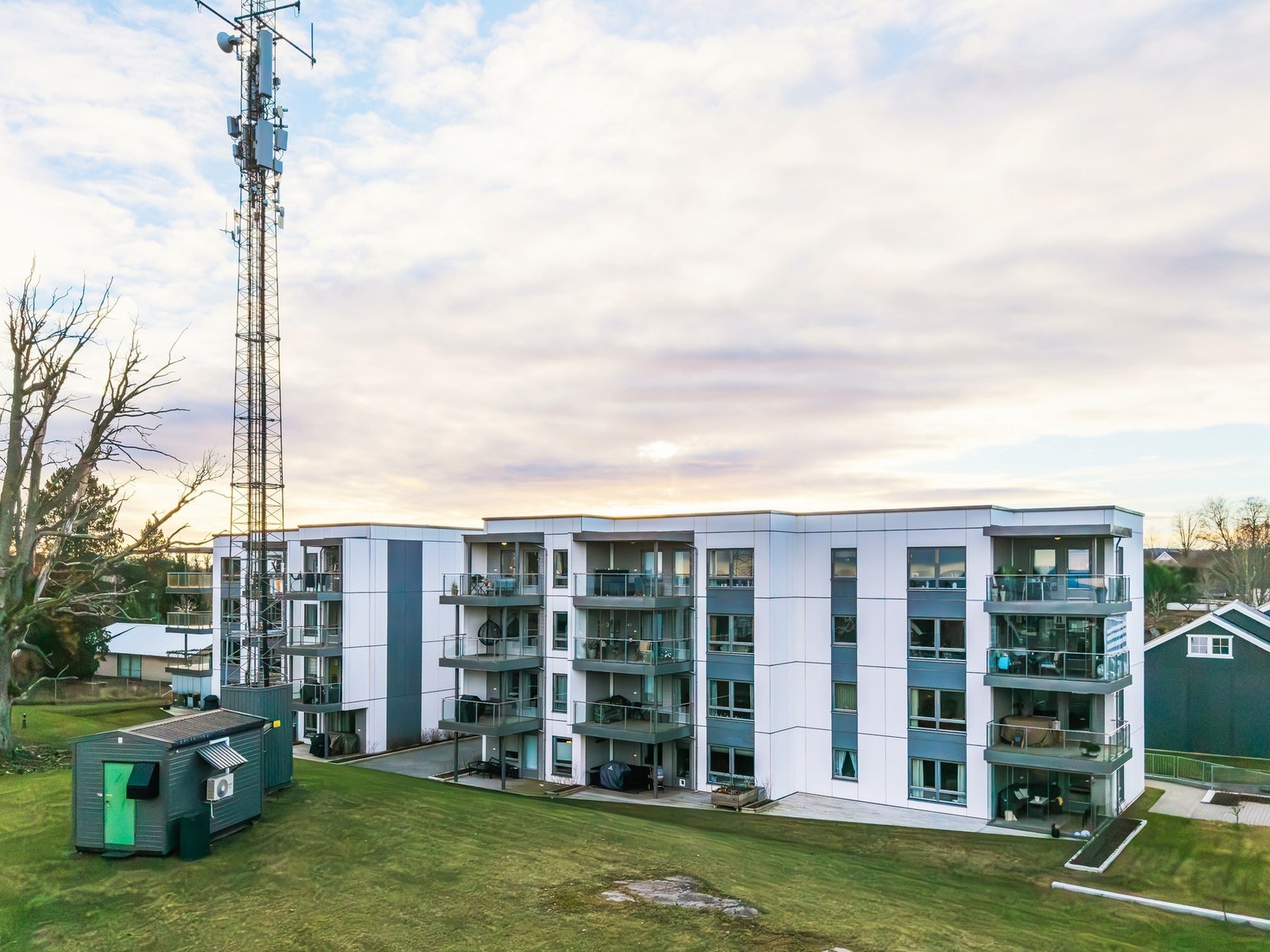 Leiligheten ligger i 4. etasje, er gjennomgående og byr på en god og lettstelt planløsning. Galleribilde